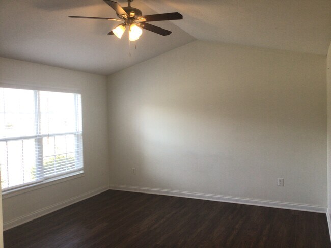 Foto del edificio - 2070 Whispering Wind Ln