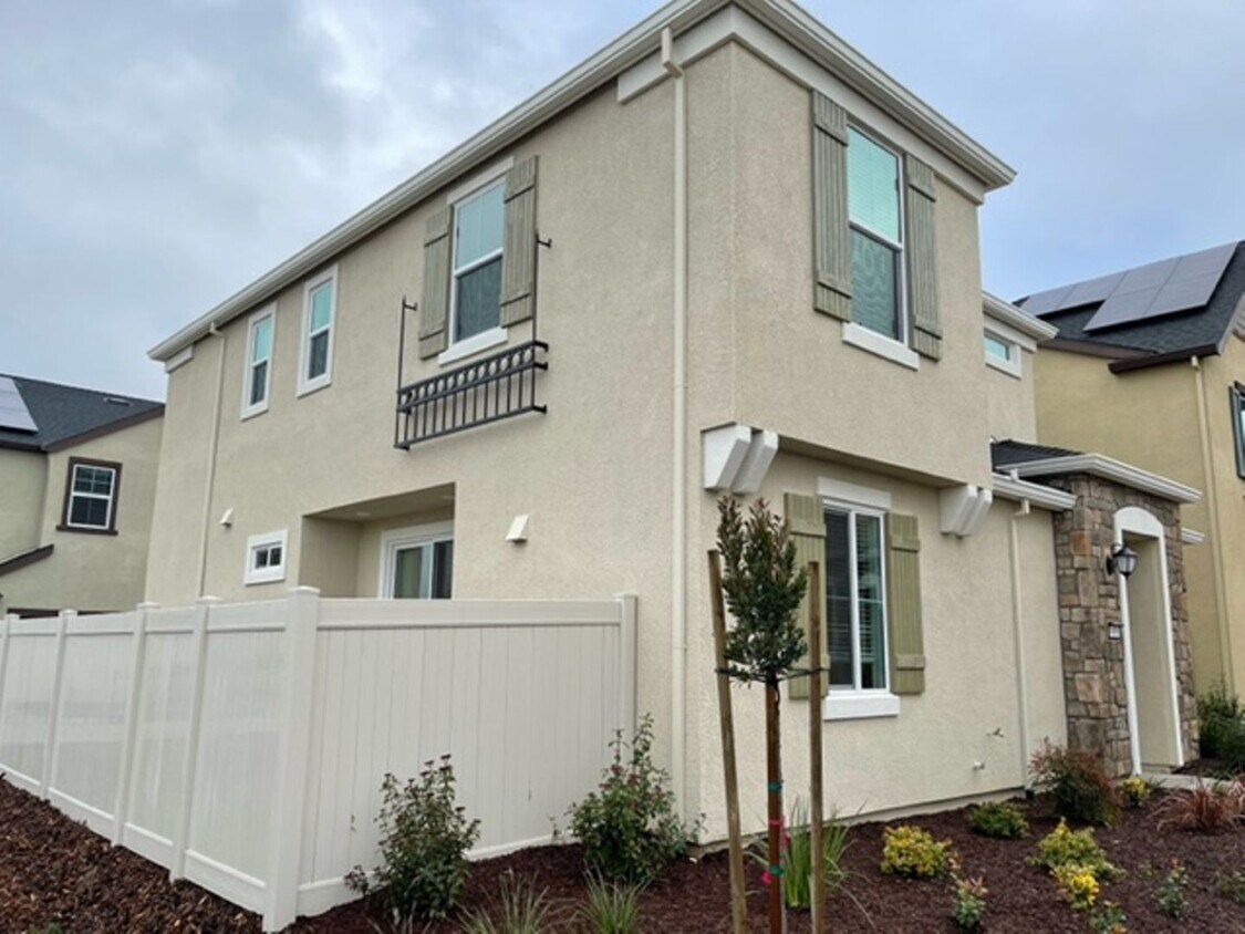 Foto principal - BRAND NEW LENNAR HOME, Ready For New Occup...