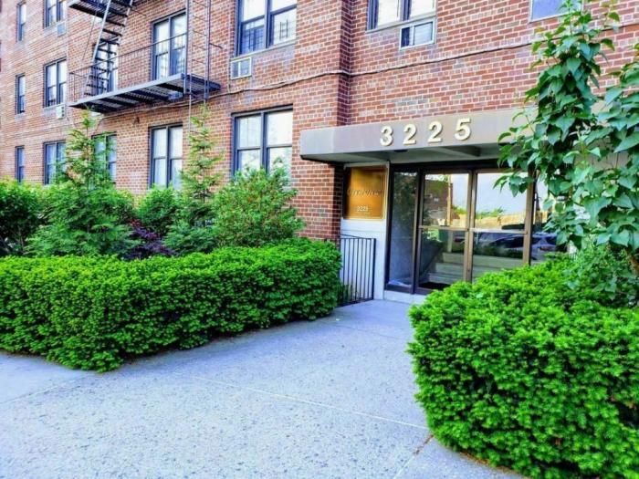 Foto principal - 2 bedroom in Bronx NY 10463