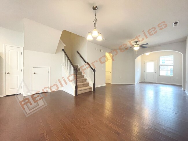 Building Photo - Fresh Paint and New Carpets! Cozy 3 bedroo...