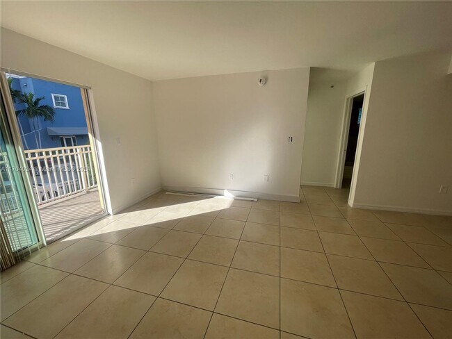 Foto del edificio - 6315 SW 8th St