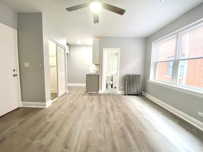 Foto del edificio - 4241 N Kenmore Ave