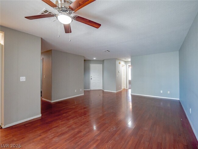 Building Photo - 1401 Linnbaker Ln