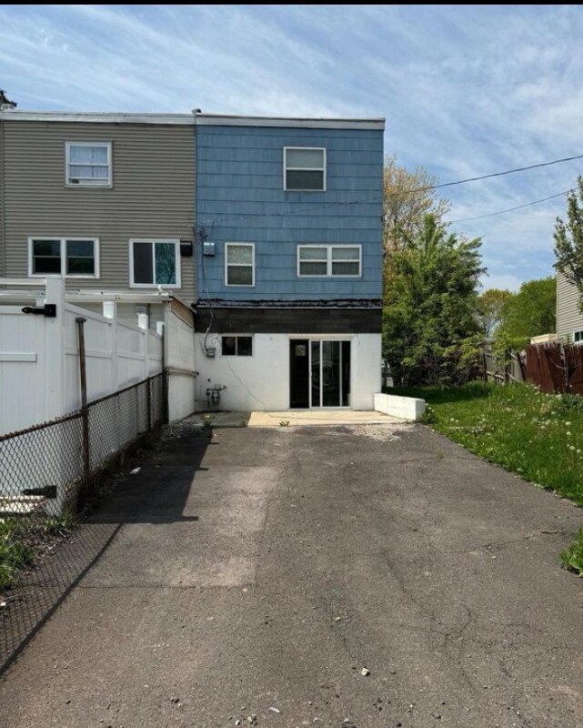 Primary Photo - 883 Wedgewood Dr