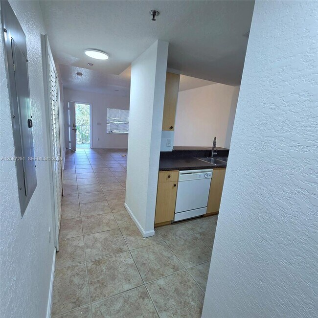 Foto del edificio - 2901 Riverside Dr