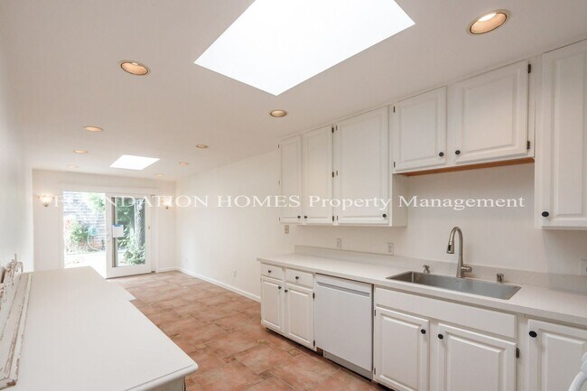 Foto del edificio - 2 br, 2 bath House - 71 Willow Ave