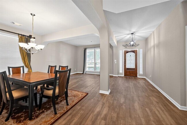 Building Photo - 15512 Interlachen Dr