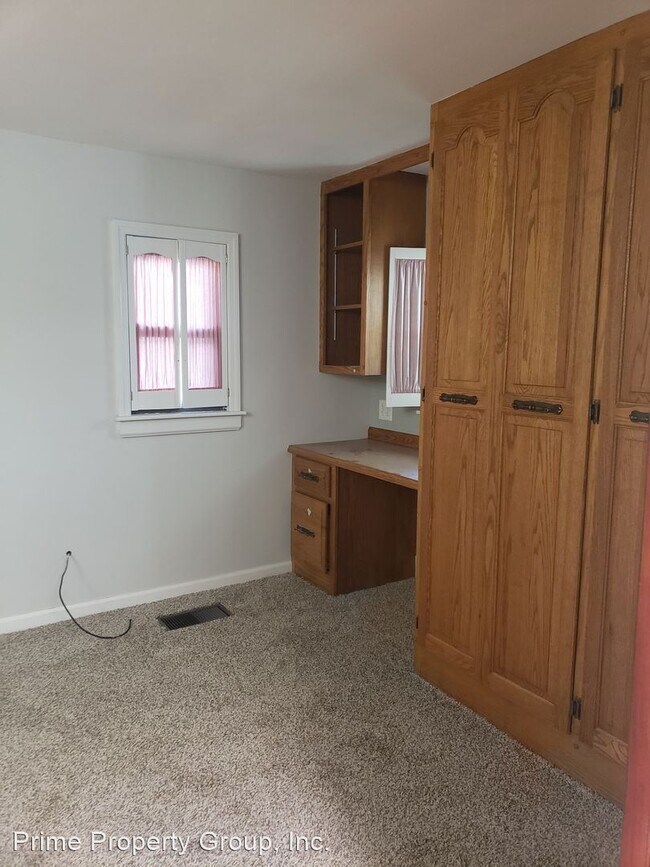 Building Photo - 2 br, 1 bath House - 715 S Walnut St