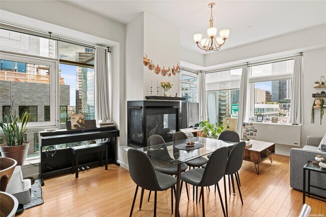 Building Photo - 24-15 Queens Plaza N