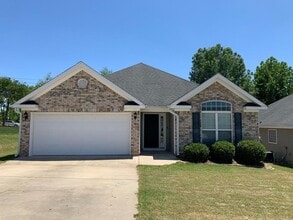 Building Photo - 548 Lory Ln