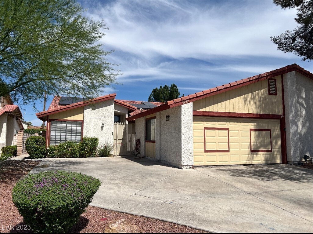 Foto principal - 5242 Dickens Dr