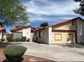 Building Photo - 5242 Dickens Dr