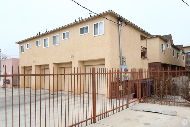 Building Photo - 618 Coal Ave SW