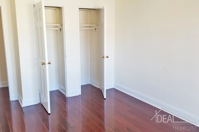 Foto del edificio - Studio in Elevator Building in Midwood!