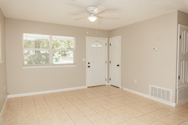 Foto del edificio - 5140 Muldoon St