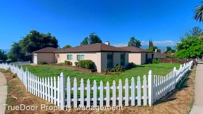 Building Photo - 3 br, 2 bath House - 1250 W. Palm