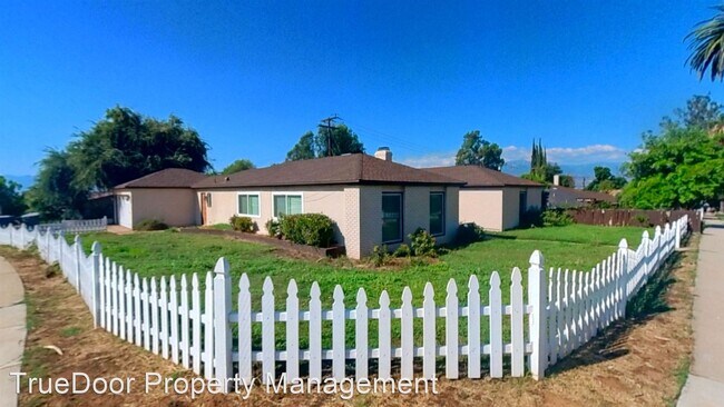 Foto del edificio - 3 br, 2 bath House - 1250 W. Palm