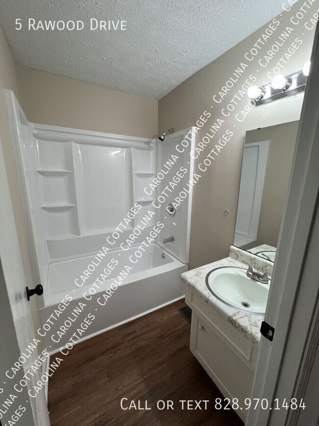 Foto del edificio - 5 Rawood Dr