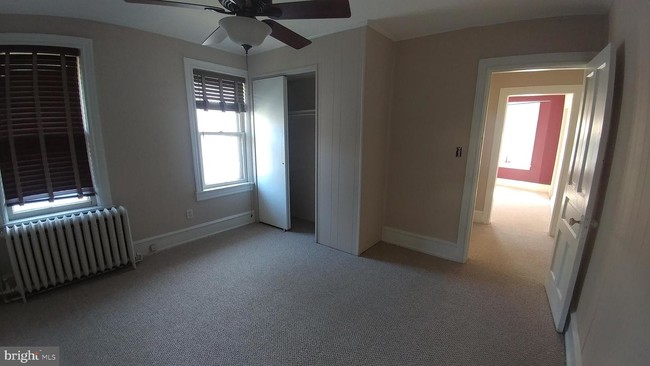 Building Photo - 809 W Collings Ave