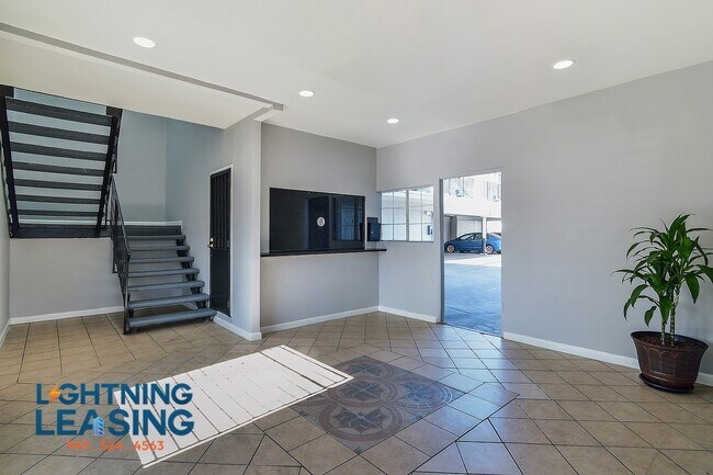 Foto del edificio - 4903 W Adams Blvd