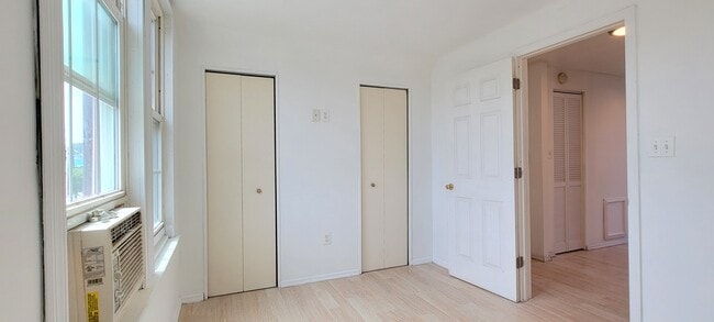 Building Photo - 209 Sylvan Ave