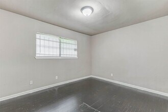 Building Photo - 7302 England St Building Photo - 7302 England St