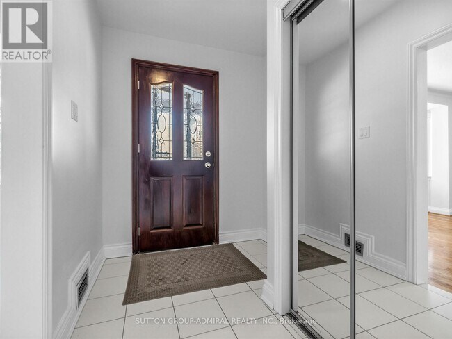 Building Photo - 157 Hillmount Ave