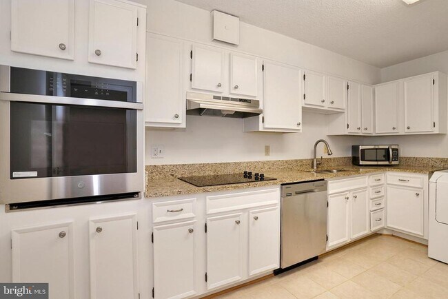 Foto del edificio - 5903 Mt Eagle Dr