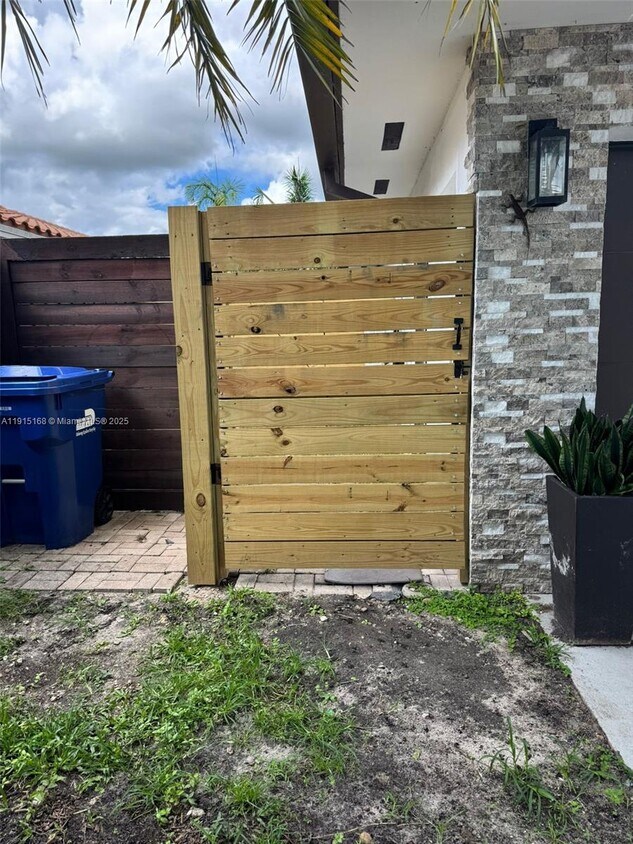 Foto principal - 15620 SW 146th Ave