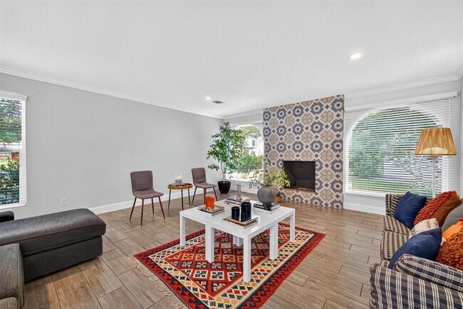 Foto del edificio - 818 Silvergate Dr
