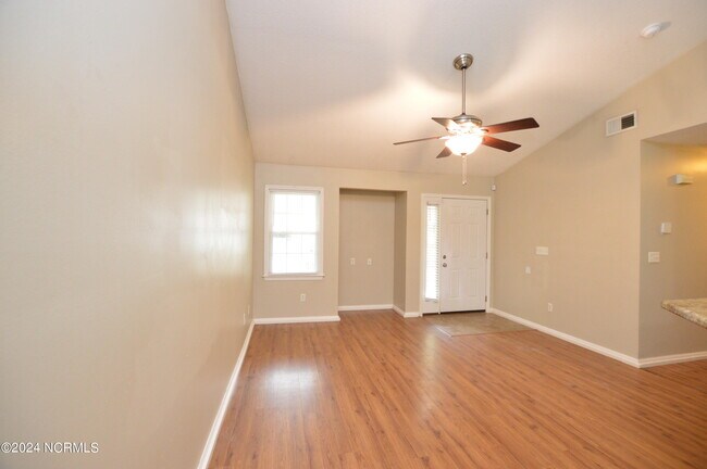 Building Photo - 121 Hunting Green Dr