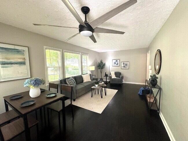 Foto del edificio - Beautifully Updated Decatur Home with Spacious Backyard