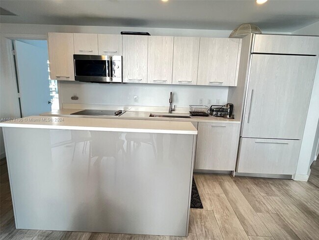 Foto del edificio - 45 SW 9th St