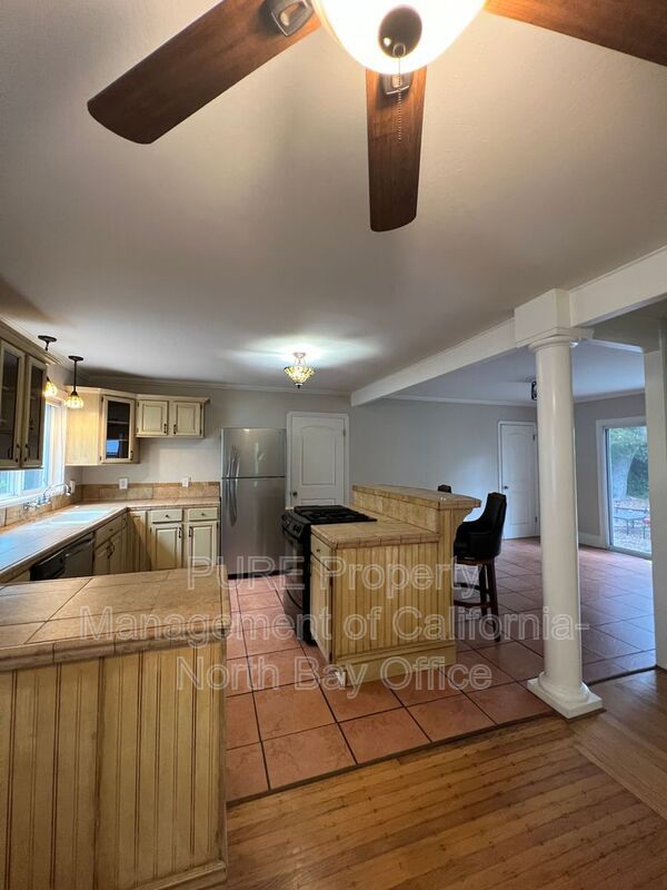 Building Photo - 2344 Rowe Dr