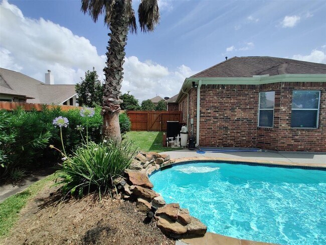 Building Photo - 13401 Indigo Sands Dr
