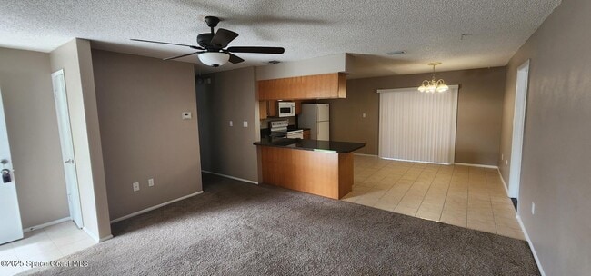 Building Photo - 135 S Suzanne Ct