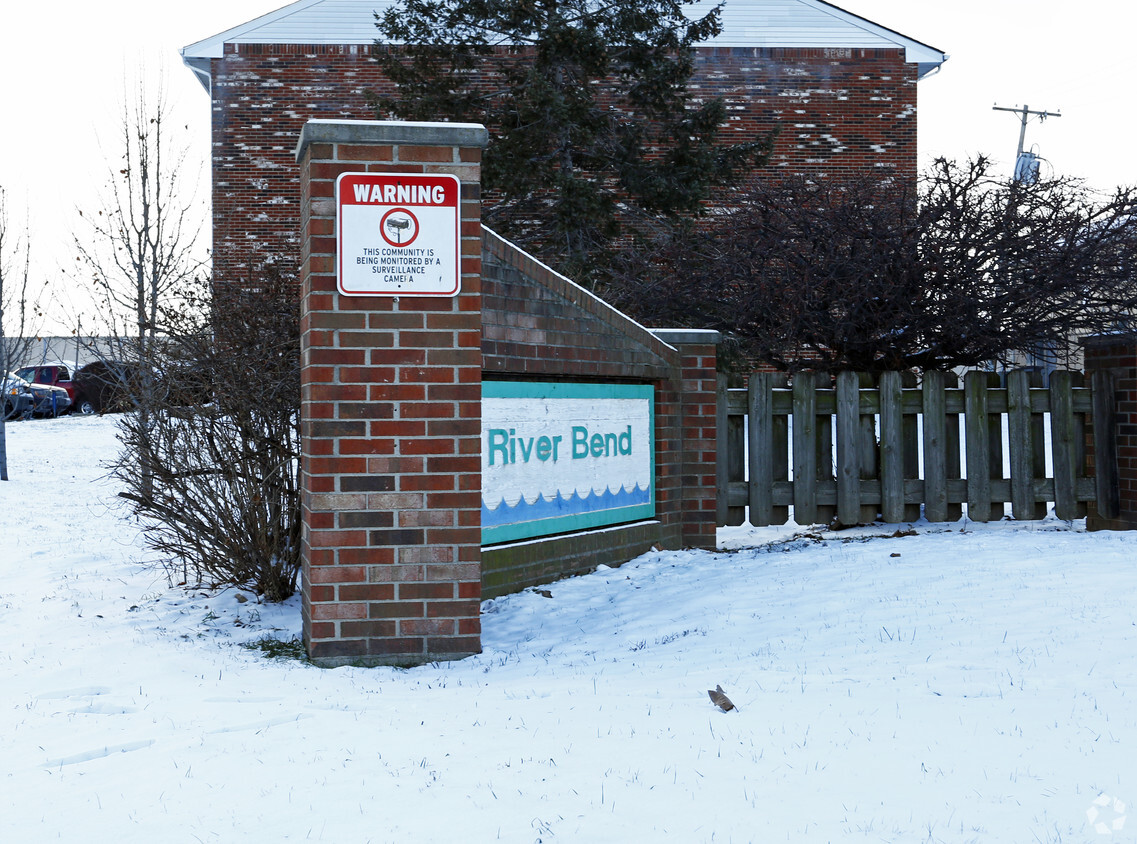 Building Photo - River Bend Apartments