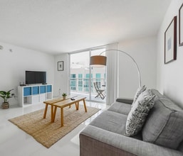 Building Photo - 1200 Brickell Bay Dr