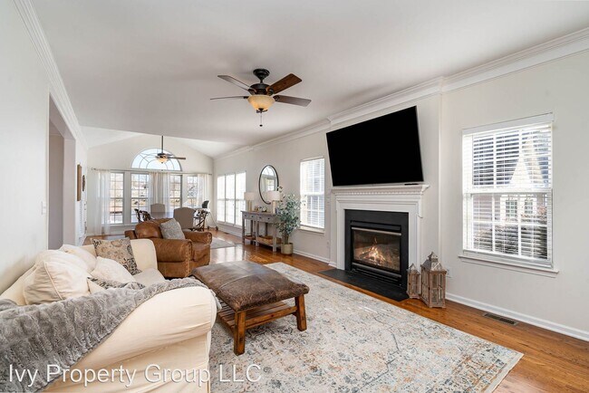Building Photo - 5 br, 3 bath House - 220 Chandeleur Dr
