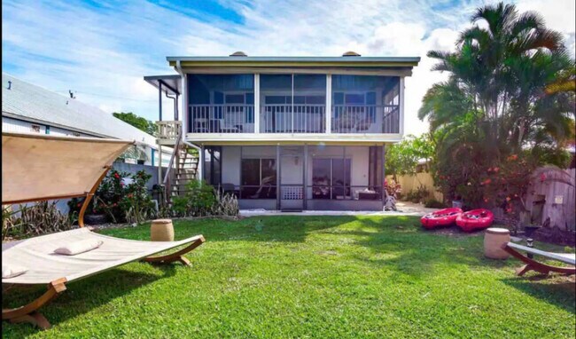 Building Photo - 4612 SE Boatyard Dr