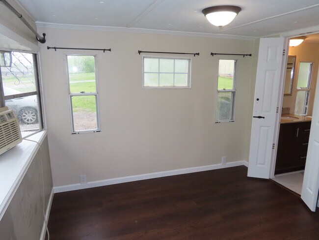 Foto del edificio - 8911 Pembroke Oak Grove Rd