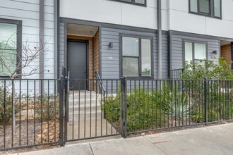 Building Photo - 719 E Locust St