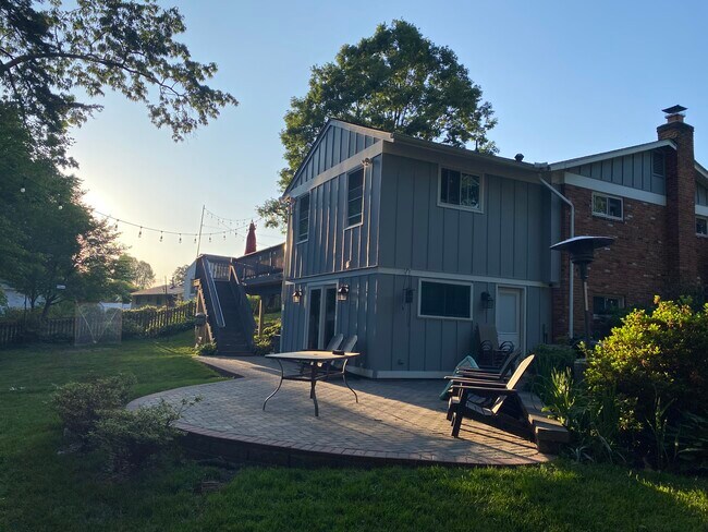 Foto del edificio - 10203 Addison Ct