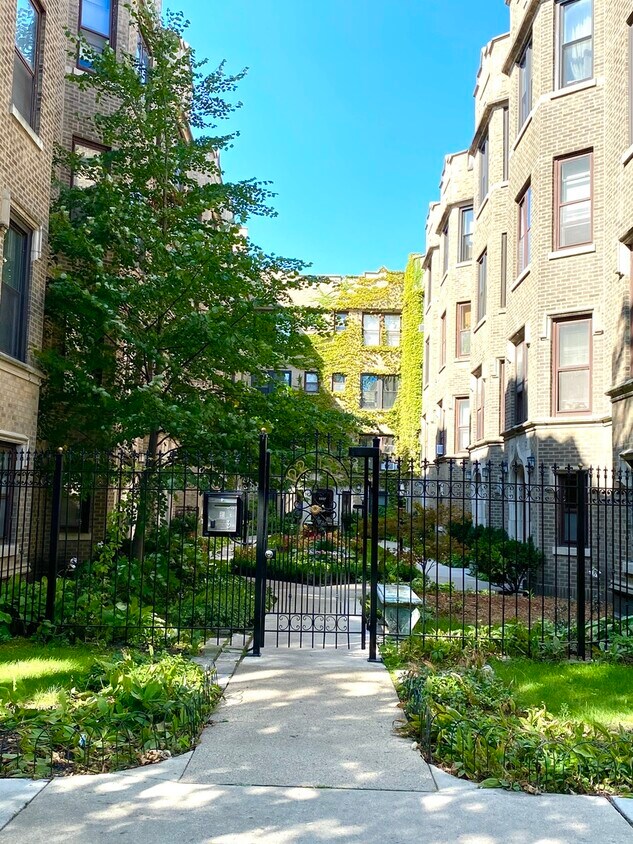 Primary Photo - 1226 W Jarvis Ave