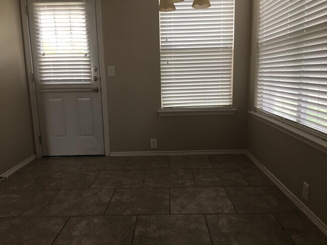 Building Photo - 3288 Raleigh Dr
