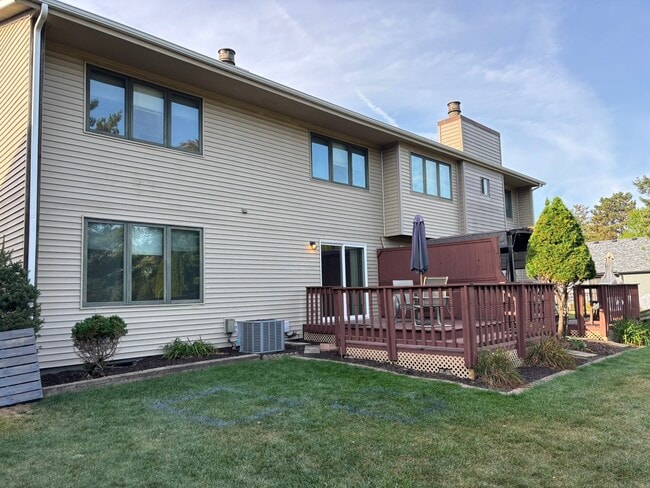 Building Photo - 6172 Brynwood Dr