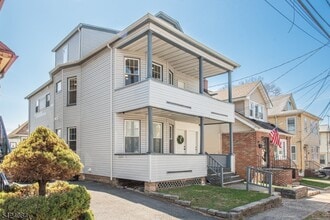 Building Photo - 39 Beekman St