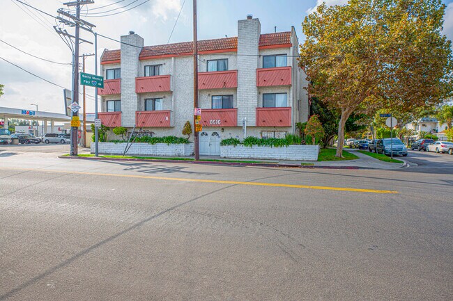 Building Photo - 8516 Cadillac Ave
