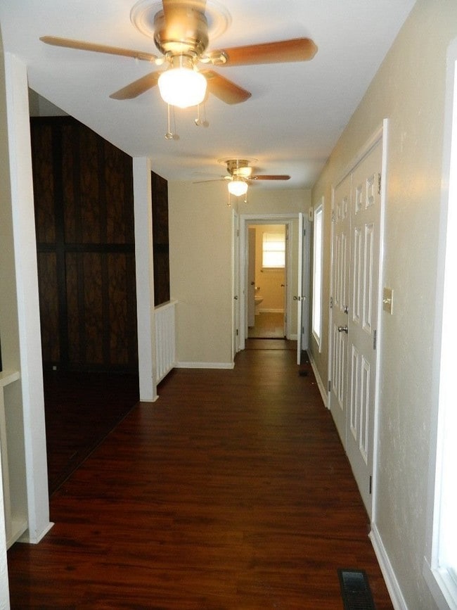 Building Photo - 3105 Dowling Dr