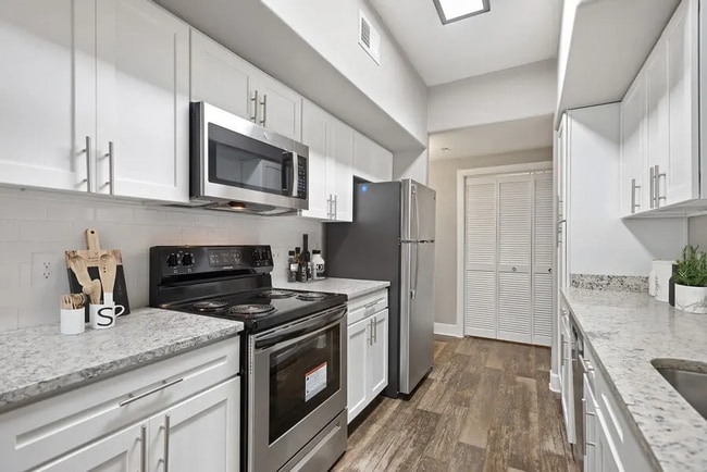 Building Photo - Chic Home with $500 Bonus
